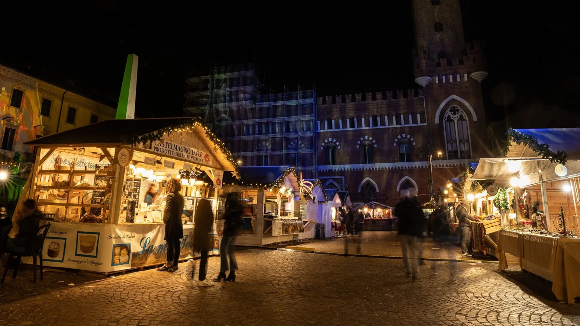 Piemonte e Valle d'Aosta - Luci di Torino e la magia del Natale a Govone e Asti