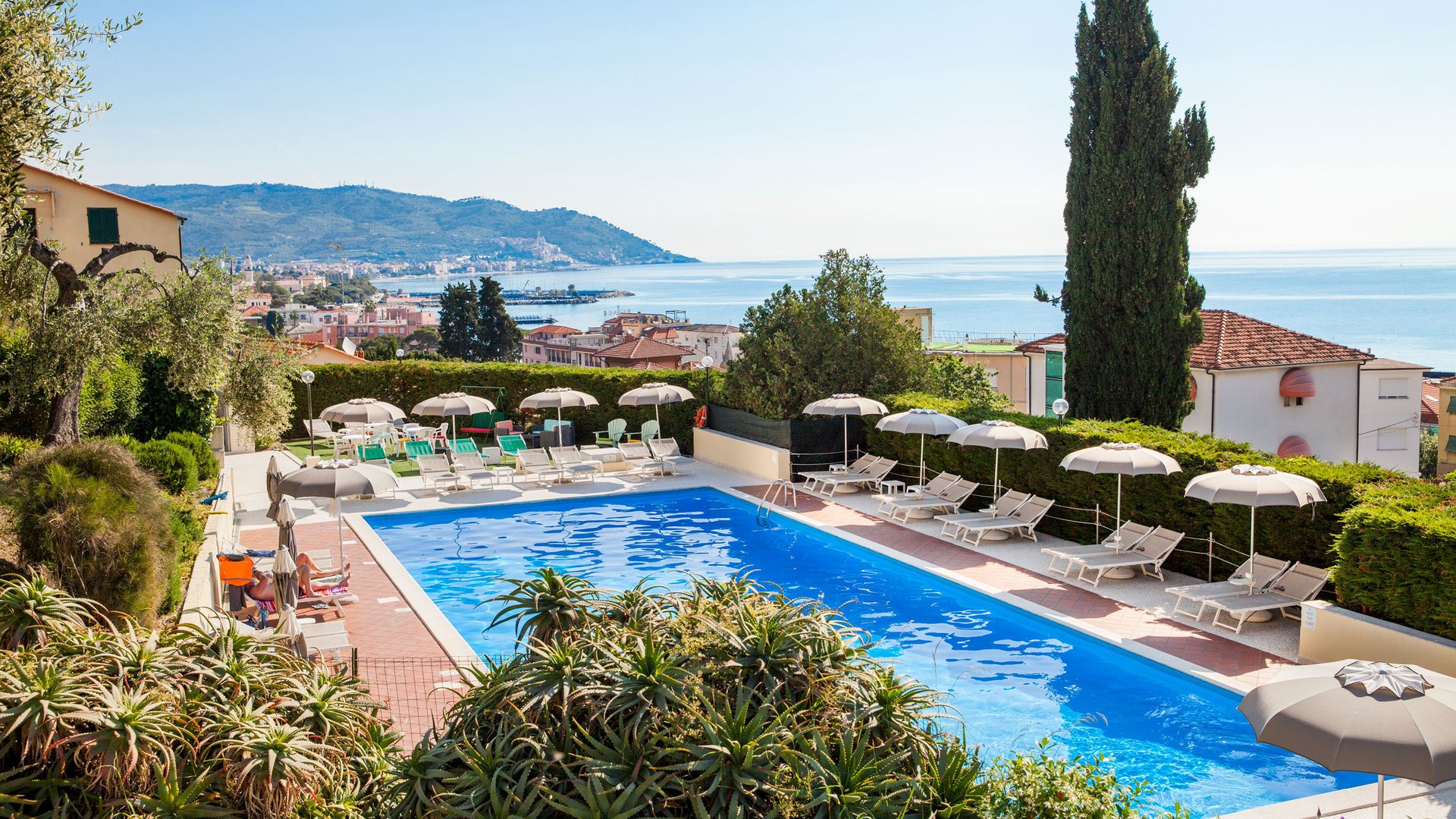 Italian & French Riviera Culture & Glamour Tour: Sanremo & Montecarlo