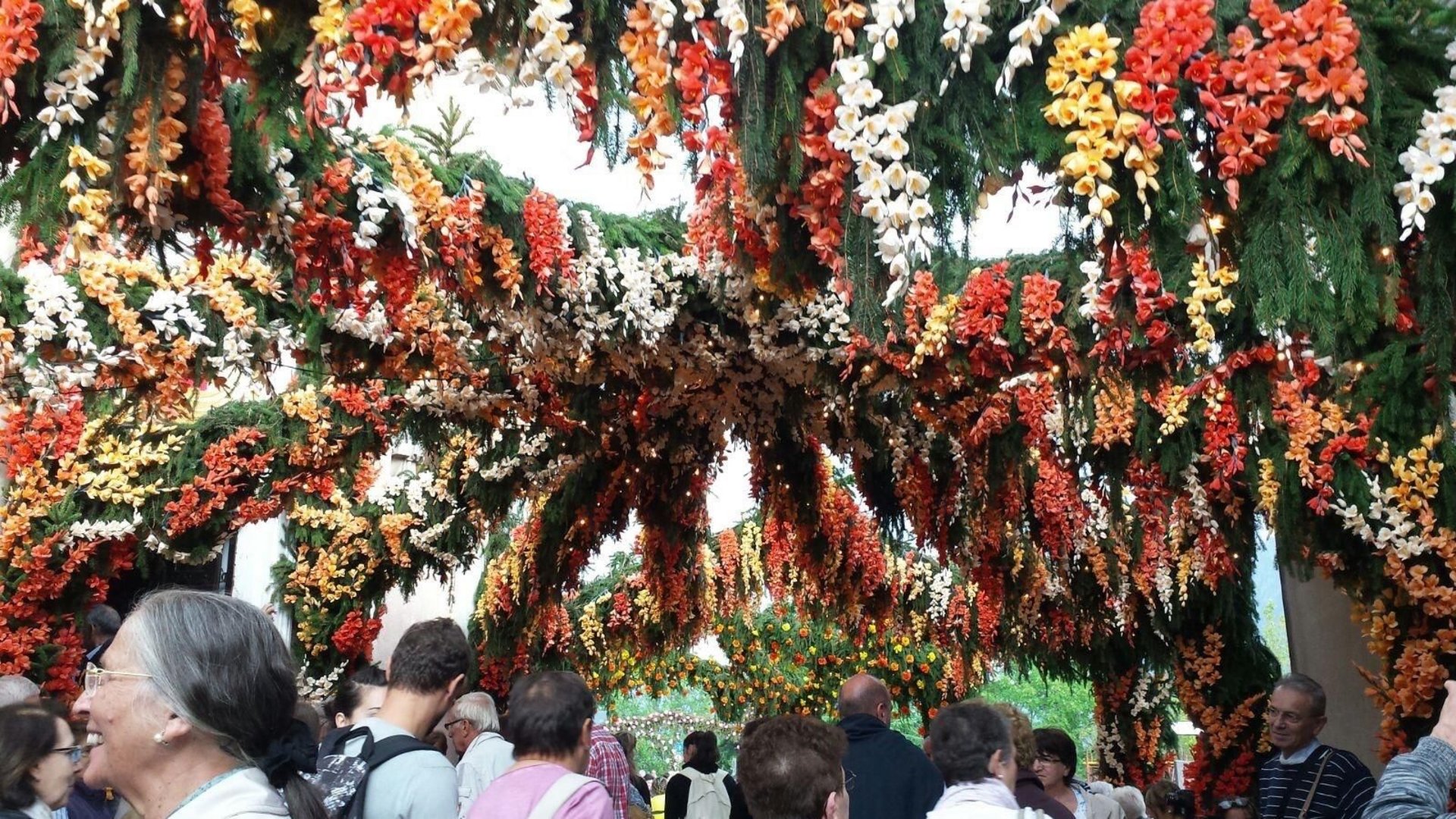 Lombardia e i suoi laghi - Festa dei fiori sul Lago d’Iseo