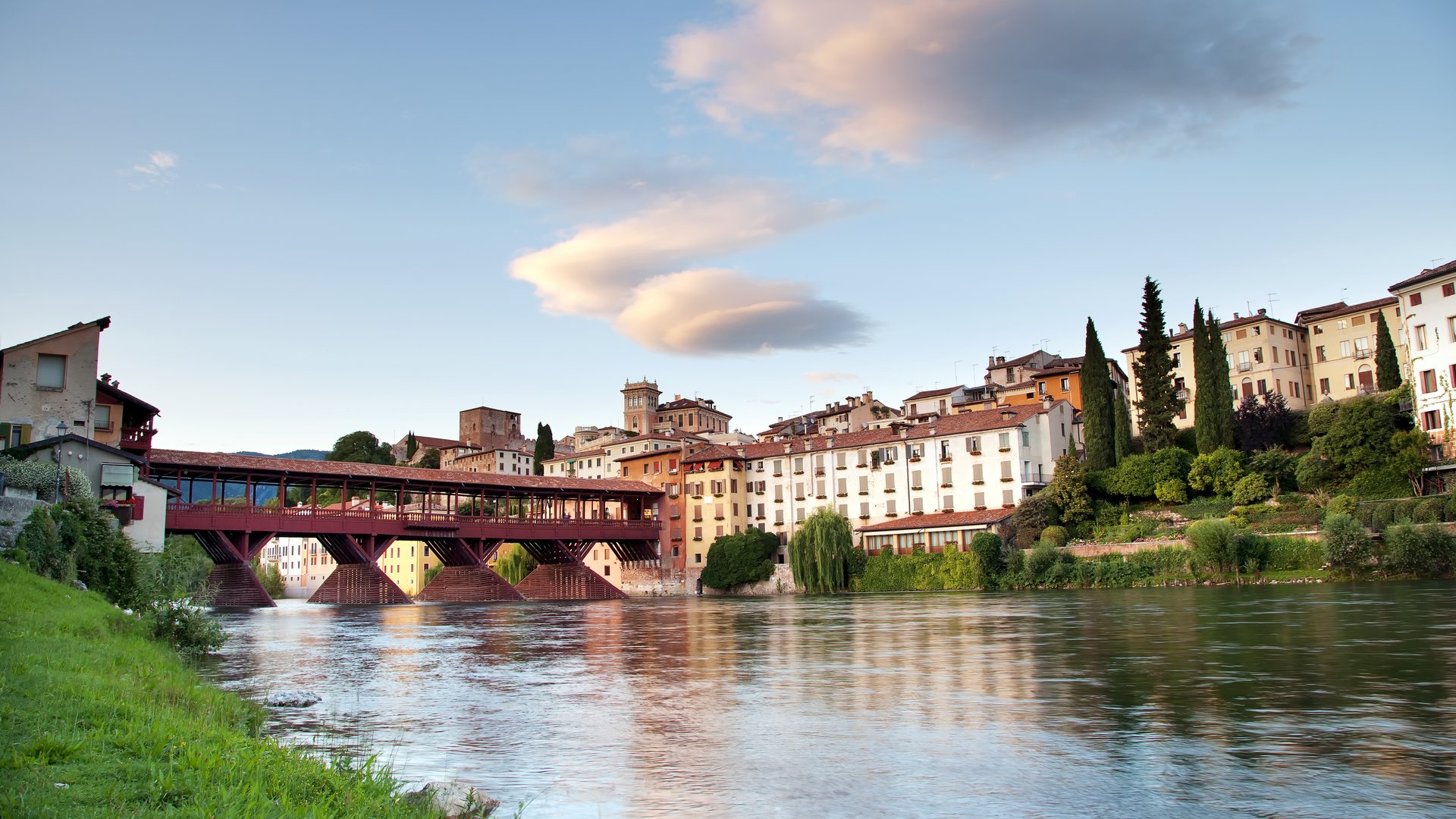 Explore Bassano, Prosecco Hills & Venice: Hiking, Wine, & Bacaro Tour